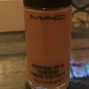 MAC Hyper Real foundation discontinud RARE NC400💋